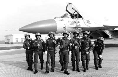 阅兵网红飞行员,阅兵网红飞行员的荣耀瞬间